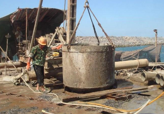 國(guó)產(chǎn)手拉葫蘆在埋設(shè)鋼護(hù)筒施工中的應(yīng)用